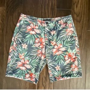 Aeropostale Size 31 Floral shorts